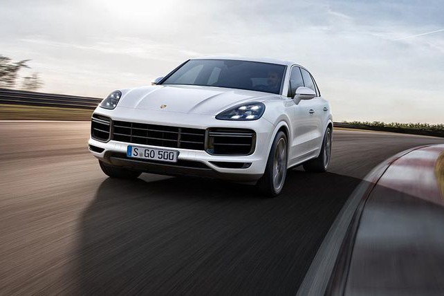 Porsche Cayenne Turbo 2018 gia 8,9 ty ve Viet Nam co gi?